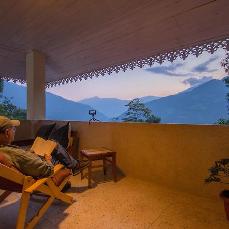 La Ipsing Farm By Stayvista - 3 Bhk Villa With Balcony, Mountain View, Indoor Games, And Pet Friendly Samdong Екстериор снимка