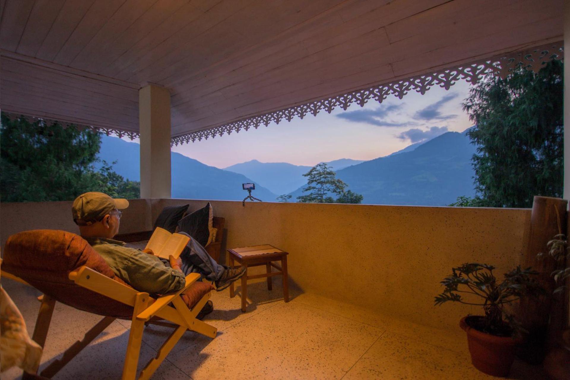 La Ipsing Farm By Stayvista - 3 Bhk Villa With Balcony, Mountain View, Indoor Games, And Pet Friendly Samdong Екстериор снимка
