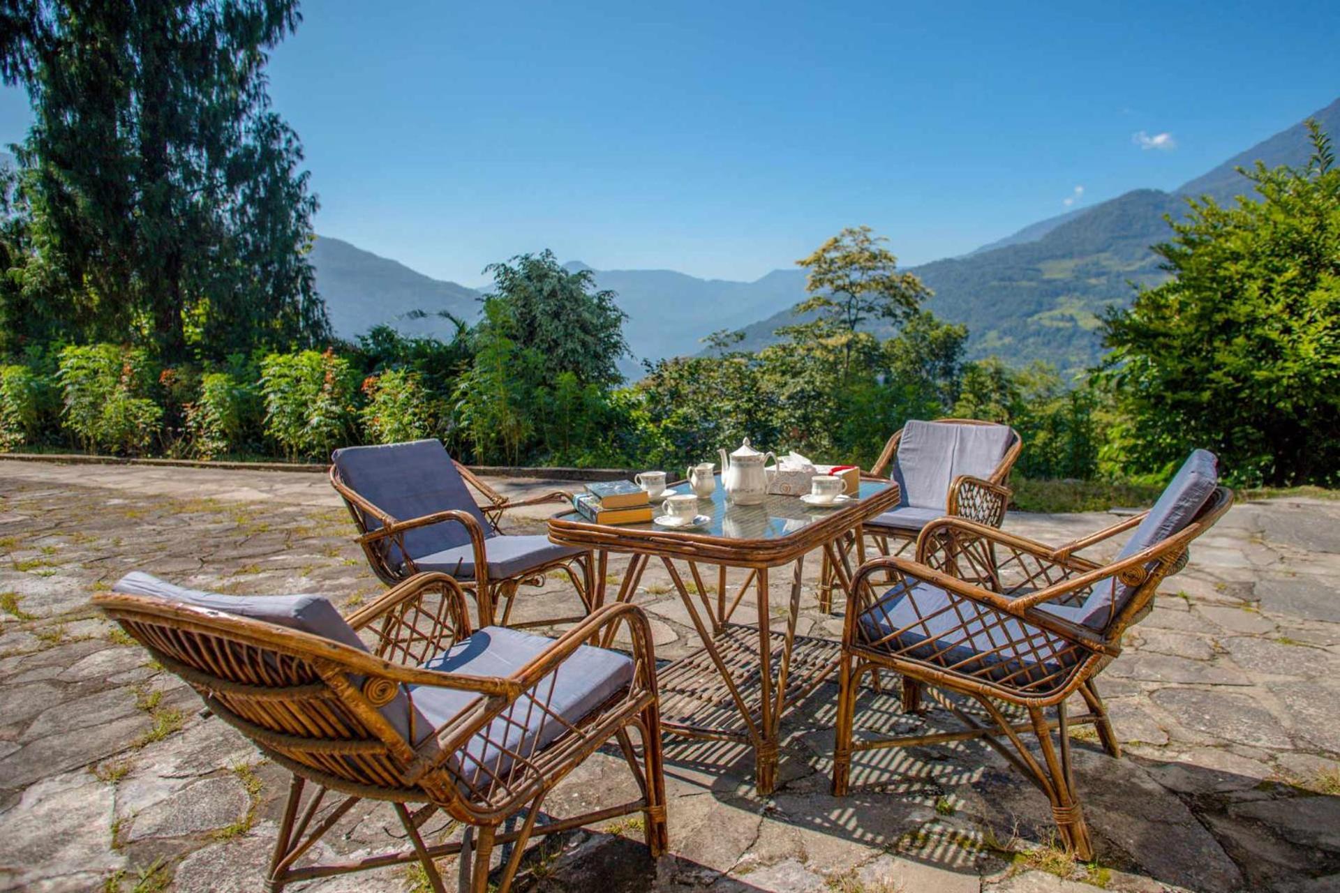 La Ipsing Farm By Stayvista - 3 Bhk Villa With Balcony, Mountain View, Indoor Games, And Pet Friendly Samdong Екстериор снимка