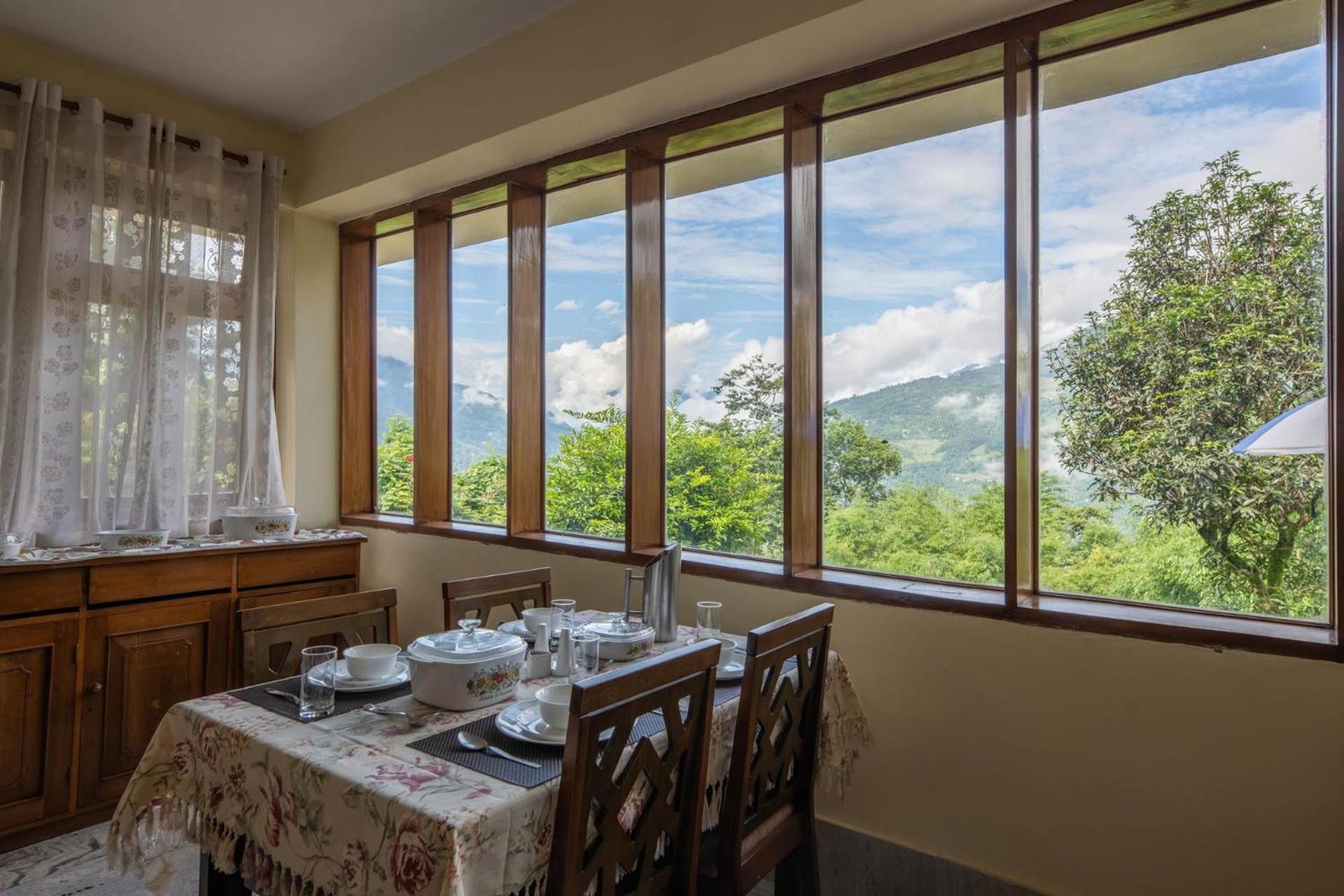 La Ipsing Farm By Stayvista - 3 Bhk Villa With Balcony, Mountain View, Indoor Games, And Pet Friendly Samdong Екстериор снимка