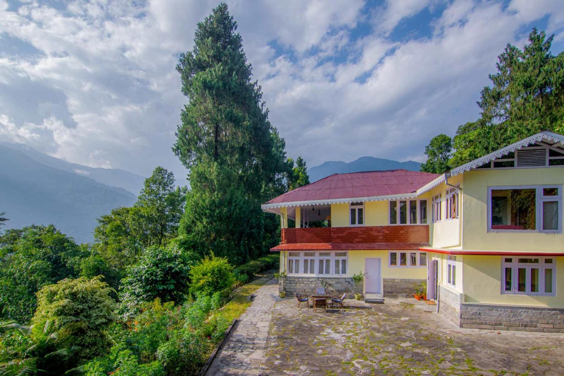 La Ipsing Farm By Stayvista - 3 Bhk Villa With Balcony, Mountain View, Indoor Games, And Pet Friendly Samdong Екстериор снимка