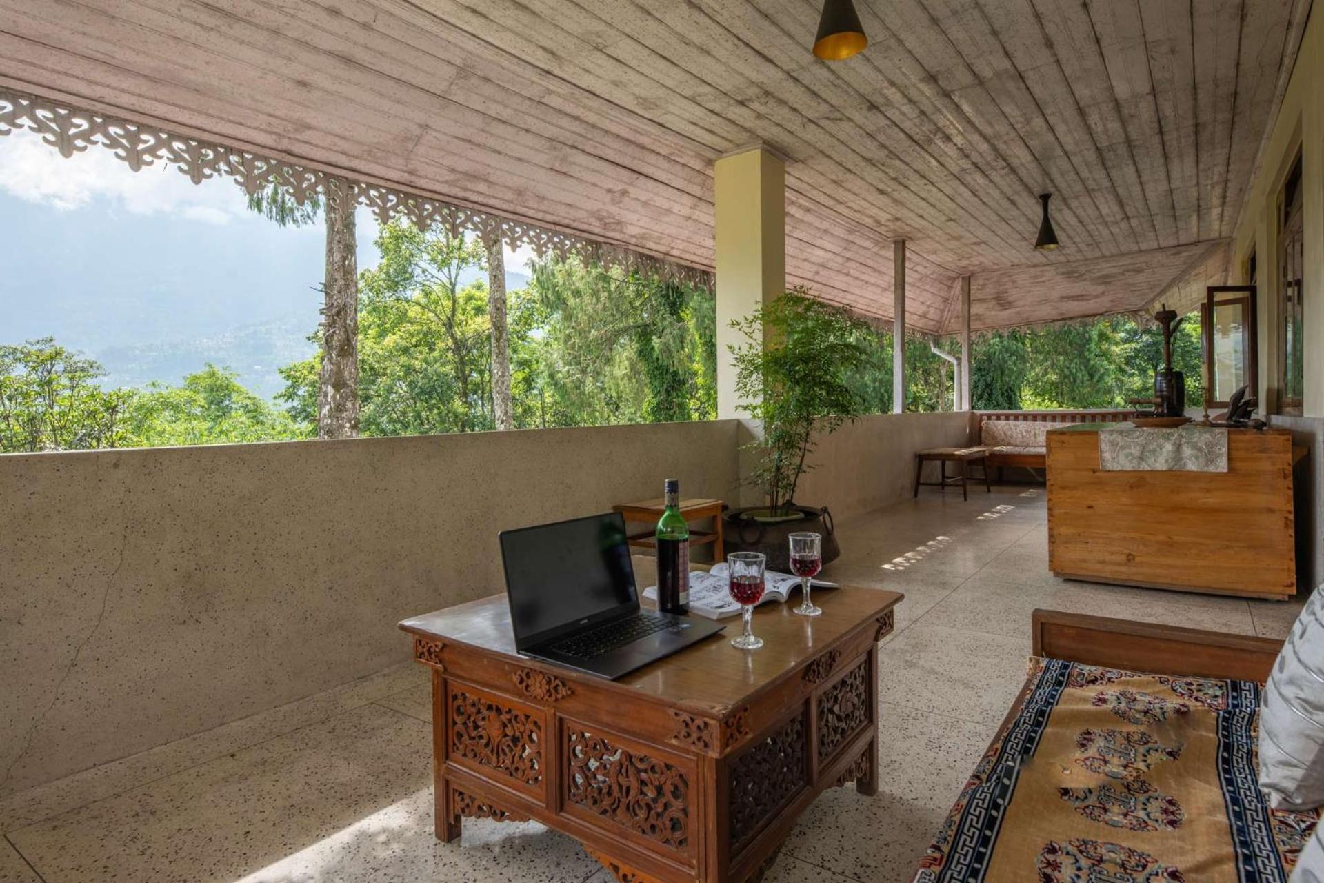 La Ipsing Farm By Stayvista - 3 Bhk Villa With Balcony, Mountain View, Indoor Games, And Pet Friendly Samdong Екстериор снимка