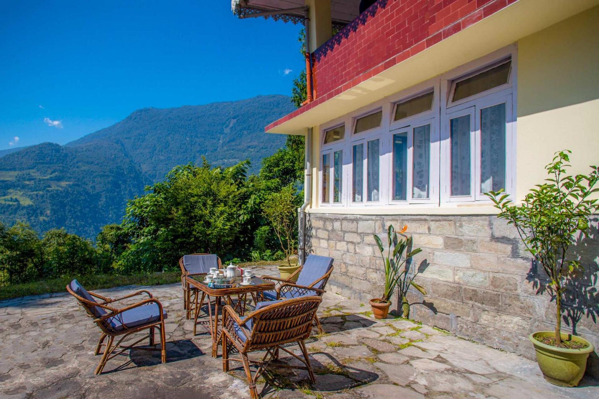 La Ipsing Farm By Stayvista - 3 Bhk Villa With Balcony, Mountain View, Indoor Games, And Pet Friendly Samdong Екстериор снимка