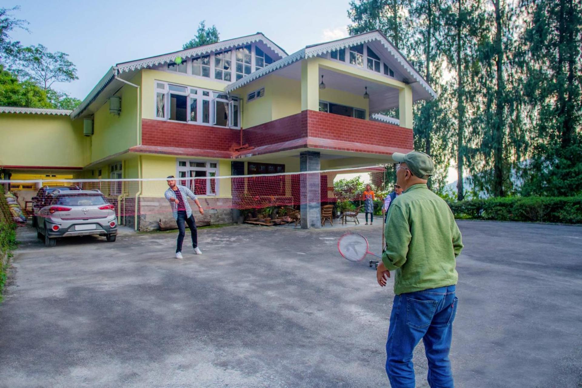 La Ipsing Farm By Stayvista - 3 Bhk Villa With Balcony, Mountain View, Indoor Games, And Pet Friendly Samdong Екстериор снимка