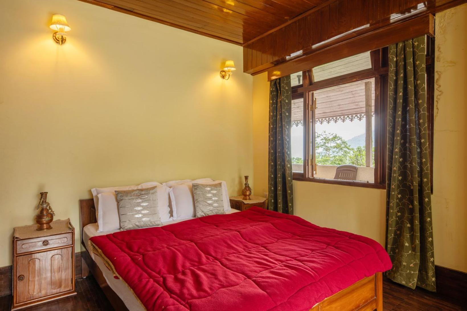La Ipsing Farm By Stayvista - 3 Bhk Villa With Balcony, Mountain View, Indoor Games, And Pet Friendly Samdong Екстериор снимка