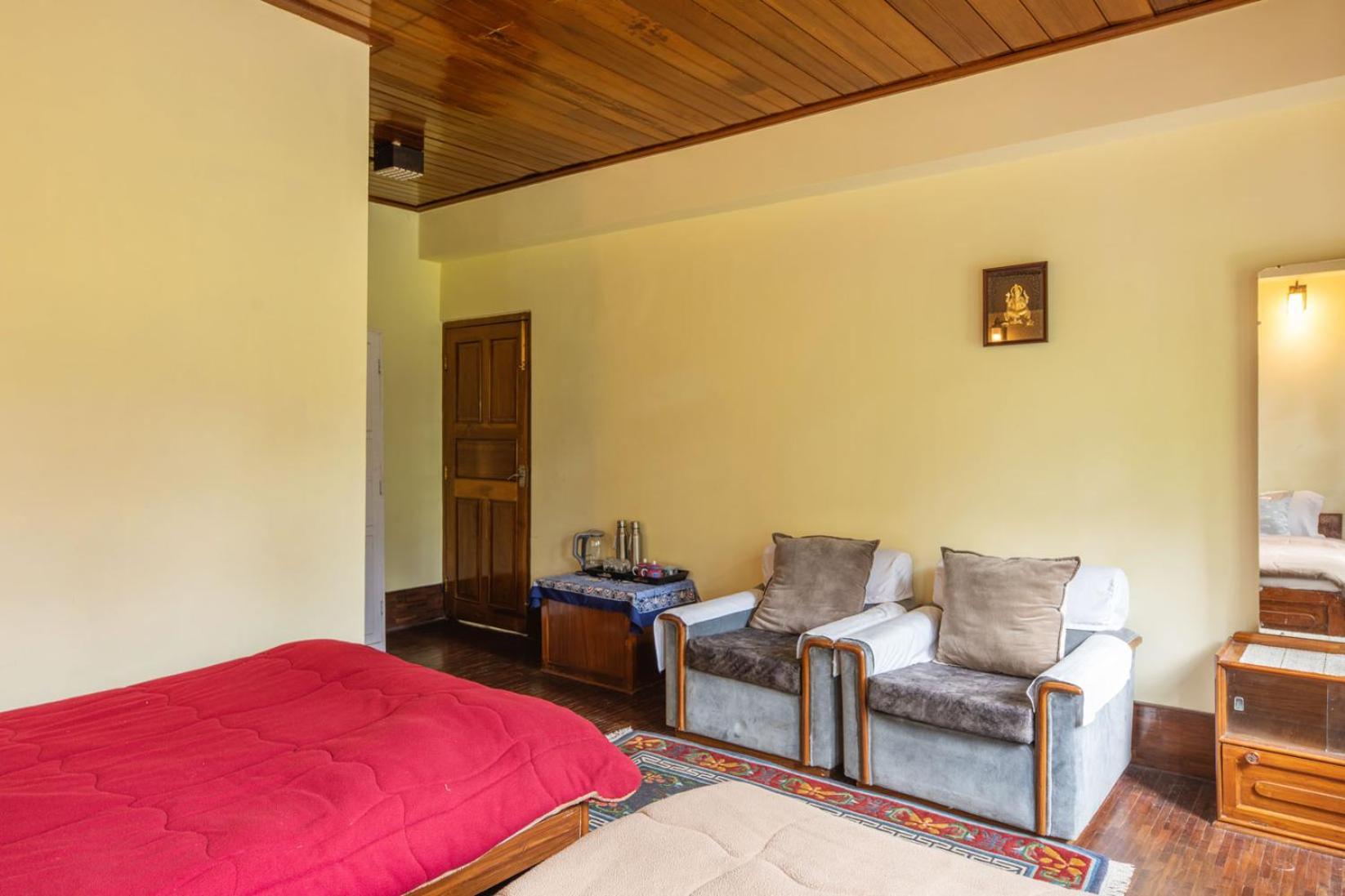 La Ipsing Farm By Stayvista - 3 Bhk Villa With Balcony, Mountain View, Indoor Games, And Pet Friendly Samdong Екстериор снимка