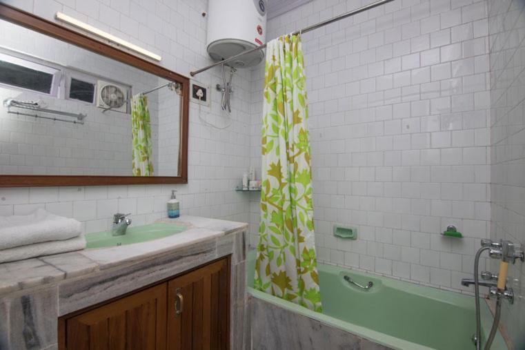 La Ipsing Farm By Stayvista - 3 Bhk Villa With Balcony, Mountain View, Indoor Games, And Pet Friendly Samdong Екстериор снимка